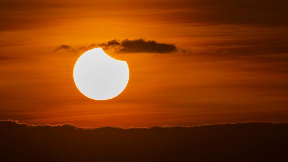 Dos eclipses de Sol y Luna en el lapso de quince días: cómo y cuándo verlos