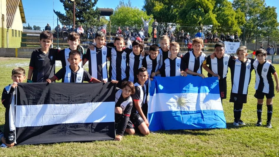 La Décima de Alumni le ganó a Atlético y es líder con puntaje perfecto.  ARCHIVO/GENTILEZA ALUMNI AZULEÑO
