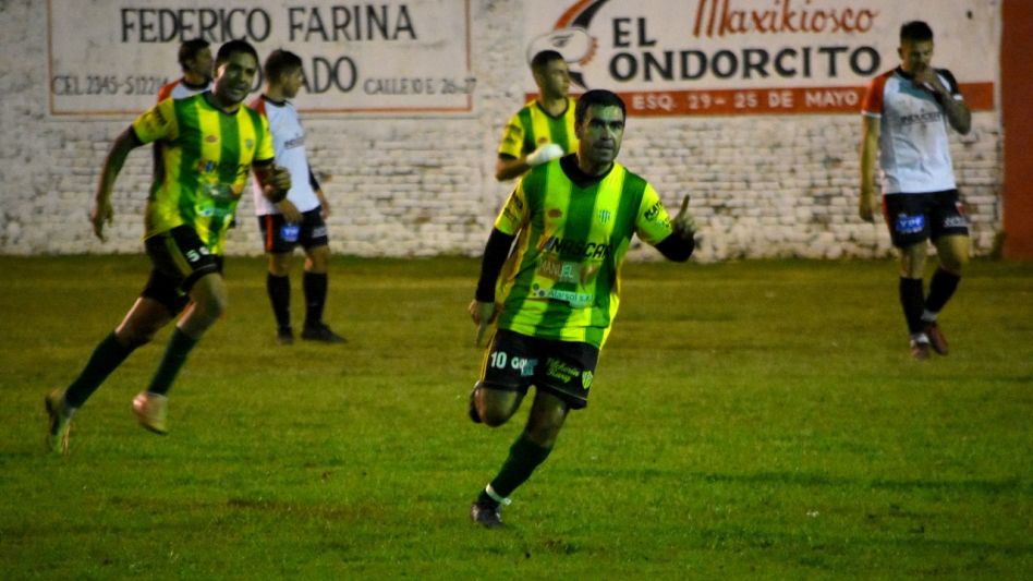 Franco Janson festeja uno de sus goles. Foto: gentileza Raúl Medina