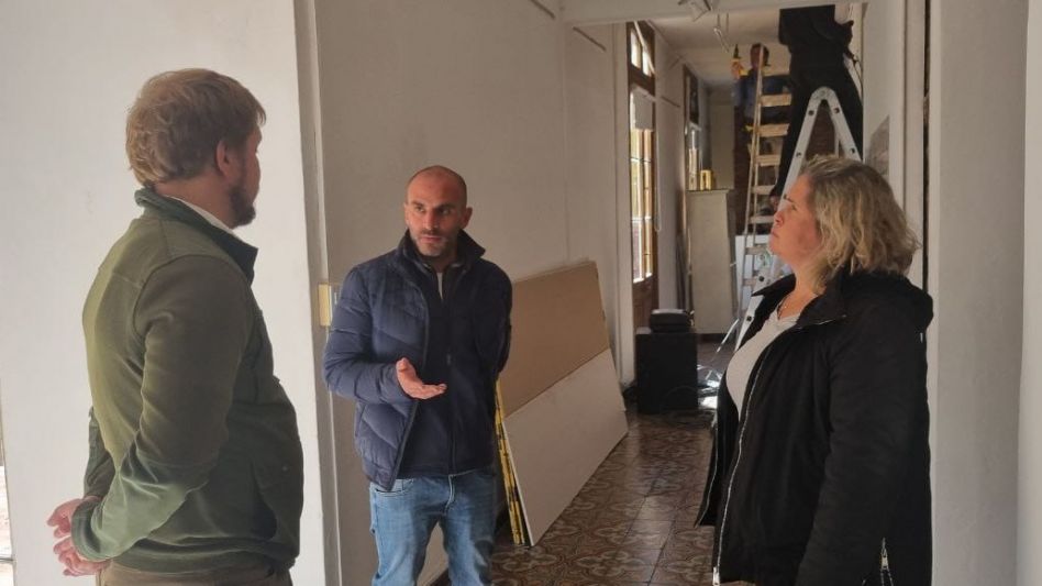 El encargado del área de Cultura, Sebastián Rodger, el subsecretario de Obras y Servicios Públicos Martín Diab y la secretaria de Gobierno, Fernanda Ibarra en el López Claro.   PRENSA MUNICIPAL 