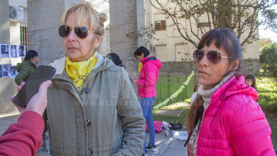 Escrache a abusadores en la puerta de Tribunales