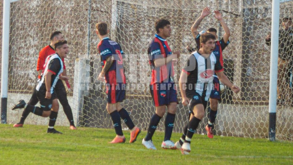 Facundo Parodi grita uno de sus goles frente a San José. Foto: Nacho Correa.