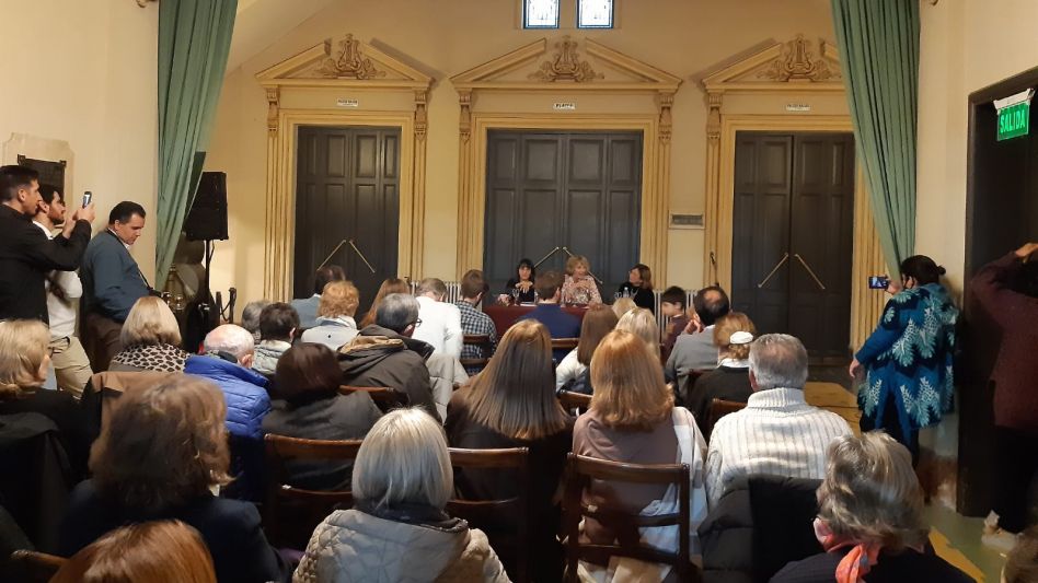 Una buena cantidad de público disfrutó de una jornada a pura literatura e historia.   GENRILEZA LILIANA CHRISTENSEN 