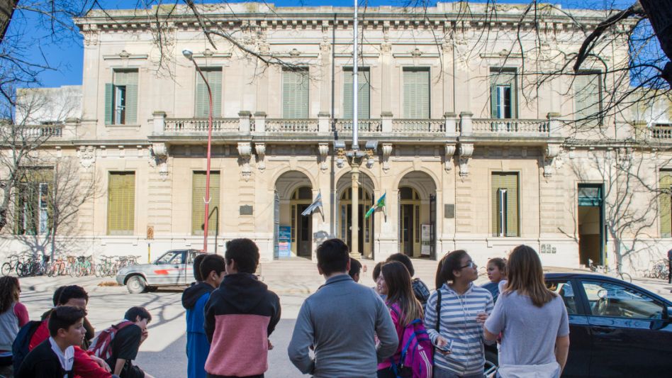 Ayer se encendieron las calderas del edificio de la Unidad Académica de la Escuela Normal. Según se informó, se habían apagado a causa de un inconveniente ocurrido durante la última tormenta. ARCHIVO/