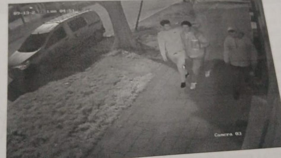 A través de registros de cámaras de seguridad, filmaciones que después fueron incorporadas al sumario penal que se iniciara, había sido posible identificar a los jóvenes que cometieron estos daños.