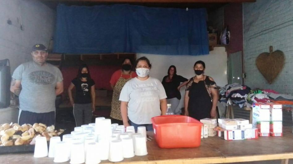 Integrantes del Comedor Urioste de esta ciudad. En la actualidad asisten con un plato de comida a más de veinte vecinos y necesitan de la ayuda de la comunidad para mantener el espacio.    FACEBOOK/CO