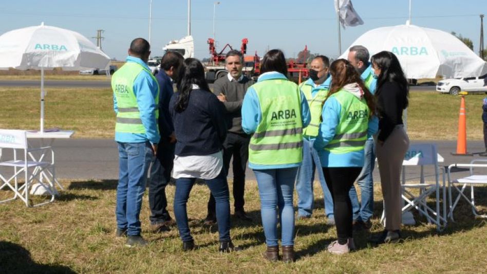 El director ejecutivo de ARBA, Cristian Girard, coordinó las acciones de control que se realizaron en la intersección de la Ruta 5 y la 30, en Chivilcoy.