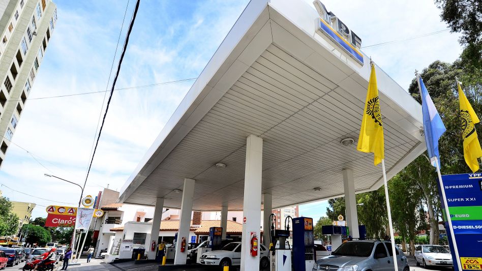 YPF también subió los precios de la nafta y el gasoil