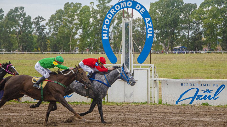 Pachito Best, con la monta de Nicolás Villarreta, se impone en el Premio ?12 de mayo - Día Internacional del Periodista de Turf?. Foto: Nacho Correa.