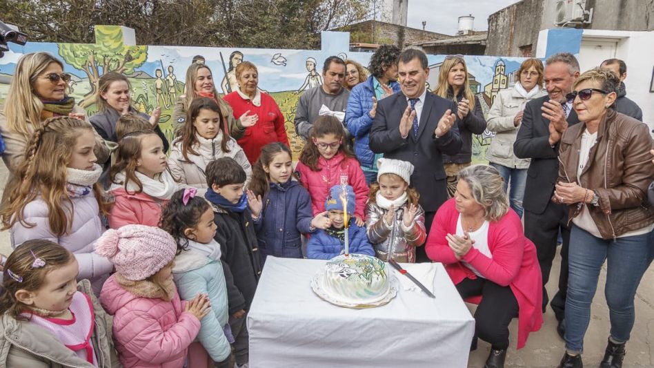 Durante los festejos también hubo lugar para soplar las velitas en un nuevo aniversario.