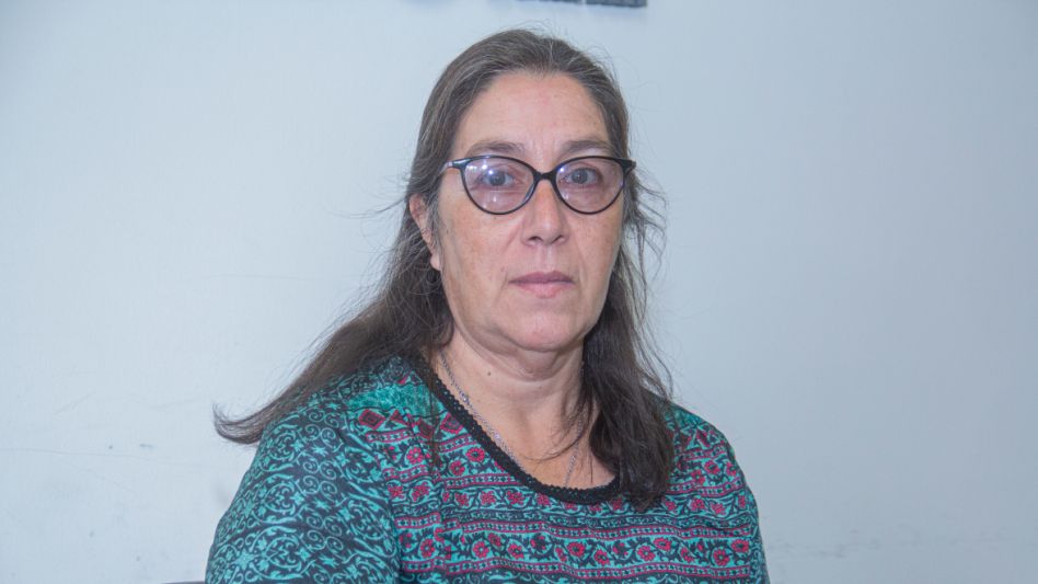 Beatriz Fernández, la madre de la joven estudiante azuleña que muriera en Tandil en junio de 2018. Pide que la causa penal iniciada por el deceso de su hija no se archive. NICOLÁS MURCIA