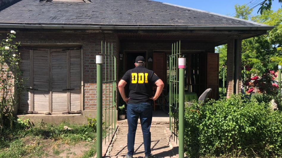  Lo acusan de difundir pornografía infantil y ahora está detenido