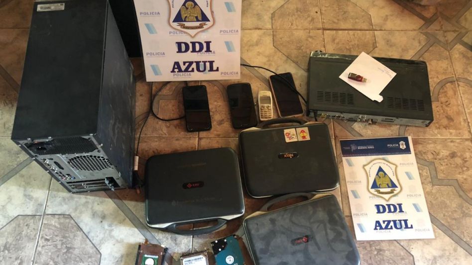  Lo acusan de difundir pornografía infantil y ahora está detenido