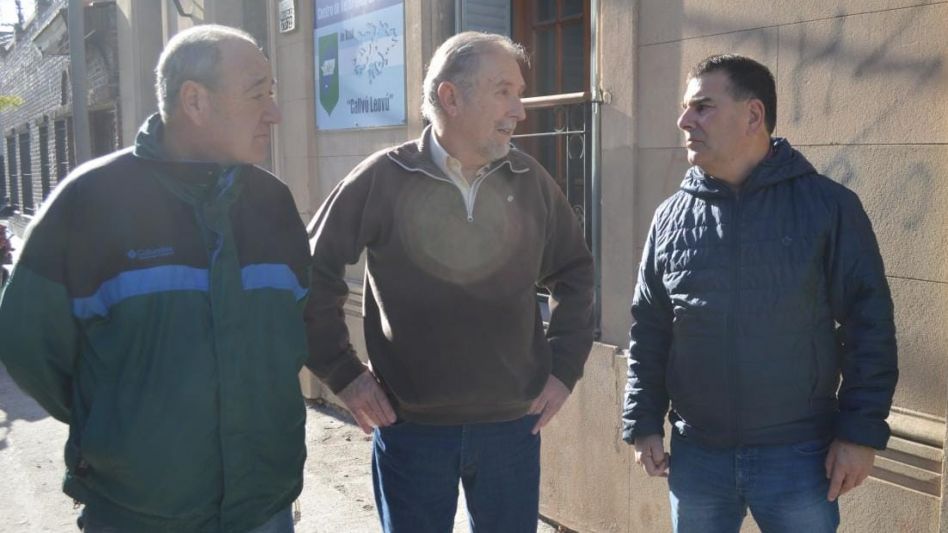 Entrega de móvil sanitario histórico al Centro de Veteranos de Guerra