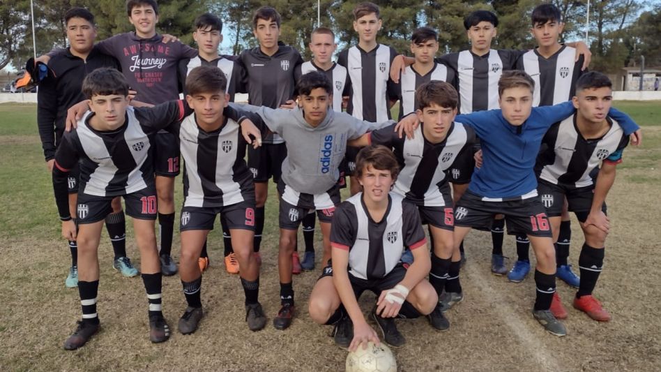 Alumni le ganó a Cemento por 4 a 0 y es el nuevo puntero de Séptima División del Torneo Apertura. Foto: gentileza Facebook Ponzoña.