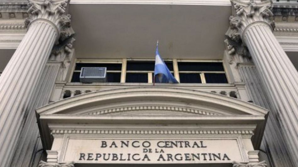 El BCRA acumuló reservas esta semana y el "blue" cerró a la baja