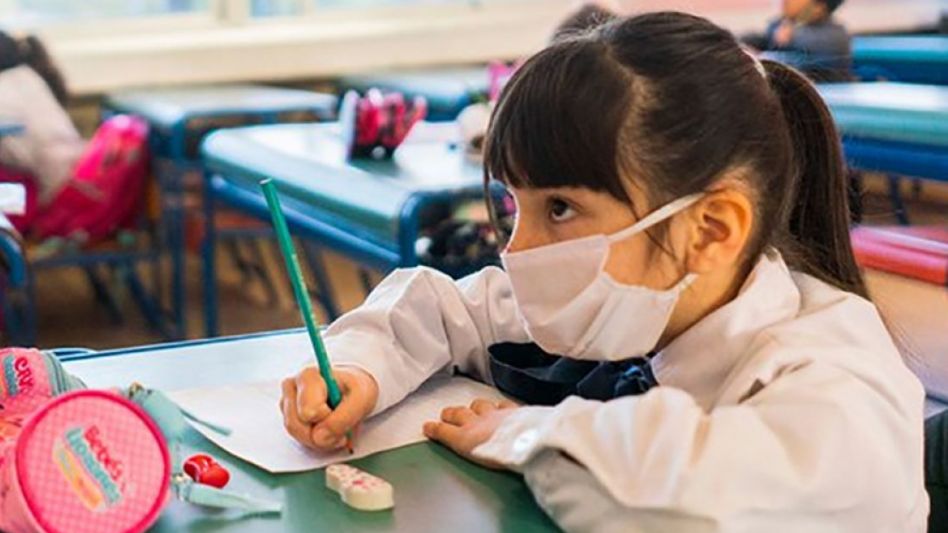 La Provincia recomienda usar barbijos en lugares cerrados, incluso en la escuela o en el trabajo