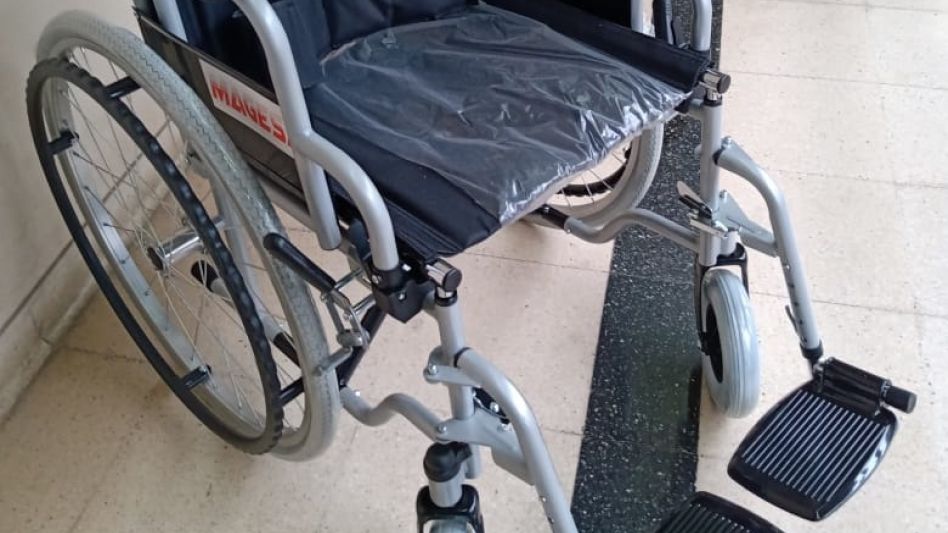 Una silla de ruedas para el Hospital Pintos