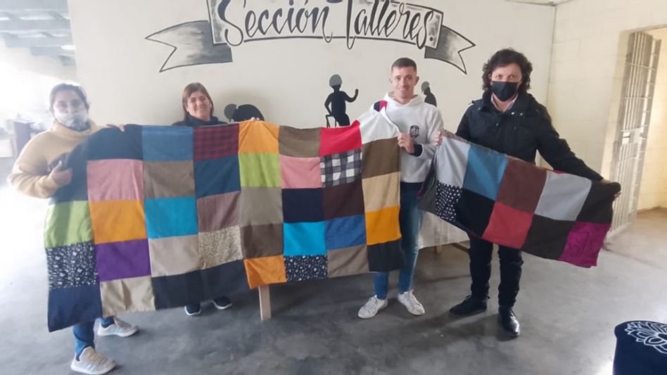 Algunos de los trabajos realizados en los talleres textiles de la Unidad 52. PRENSA SPB