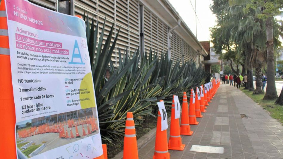 Vialidad instaló 113 conos de seguridad vial en 17 localidades en el marco de #NiUnaMenos