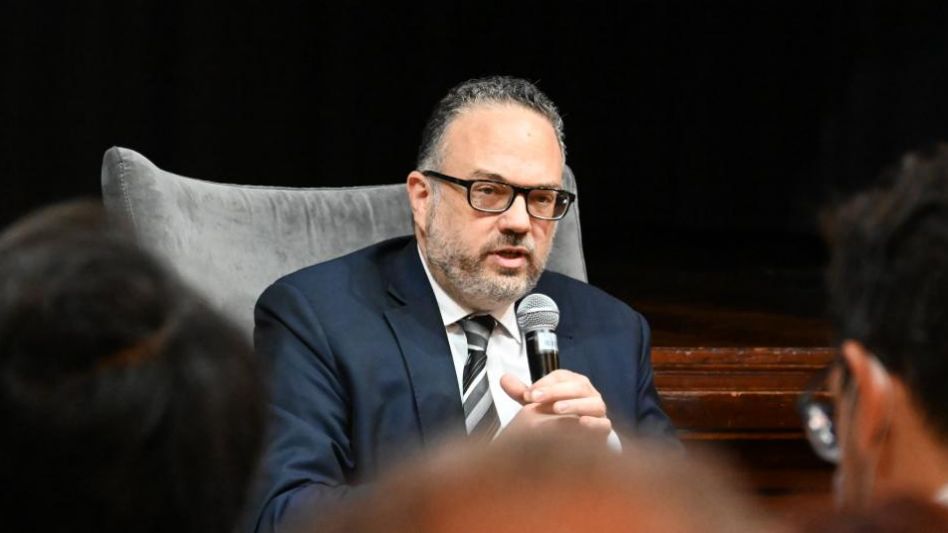 Con duras críticas a Cristina, Kulfas presentó su renuncia y se despidió del Presidente
