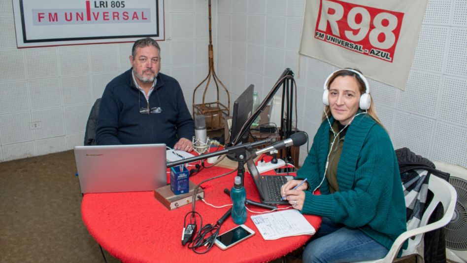  Esas múltiples voces que desde la radio  despiertan cada día con Azul y su gente 
