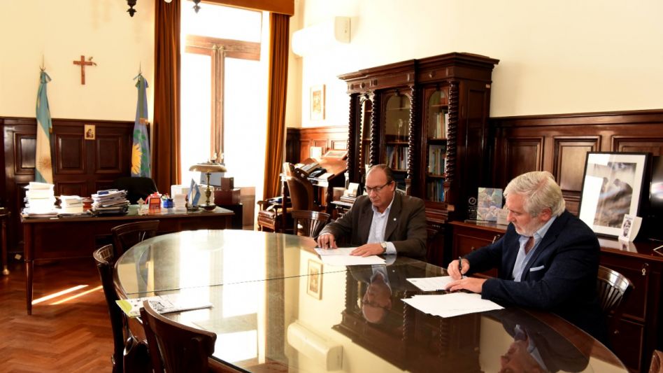 Ramón Capra y el procurador General de la Suprema Corte de Justicia de la Provincia de Buenos Aires Julio Conte-Grand. AGENCIA GENERAL ALVEAR/RAFAEL TORRES