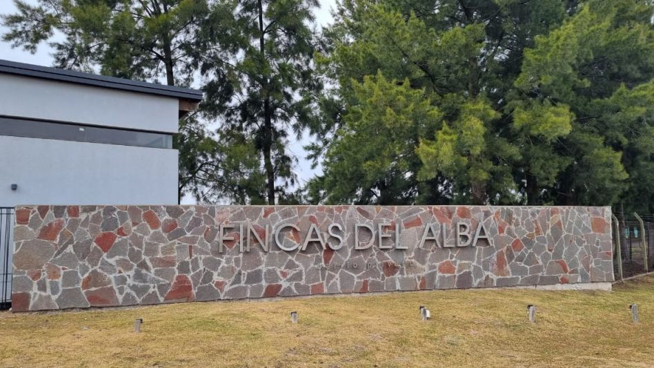 Detectan conexiones de electricidad clandestinas en un country con casas de US$300.000