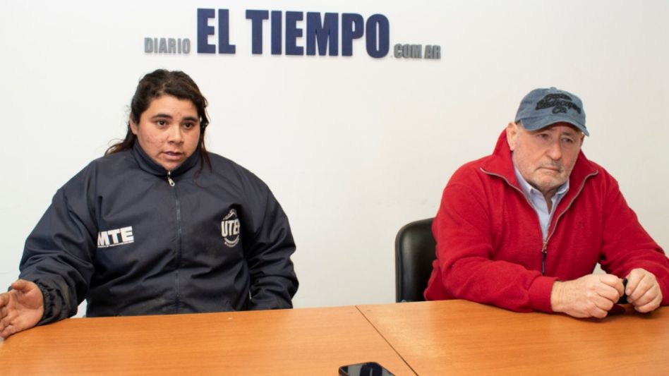 Florencia y Alejandro el día que visitaron la redacción de diario EL TIEMPO y hablaron sobre la necesidad de conseguir un espacio adecuado para reciclar y acopiar materiales. FOTO: NACHO CORREA