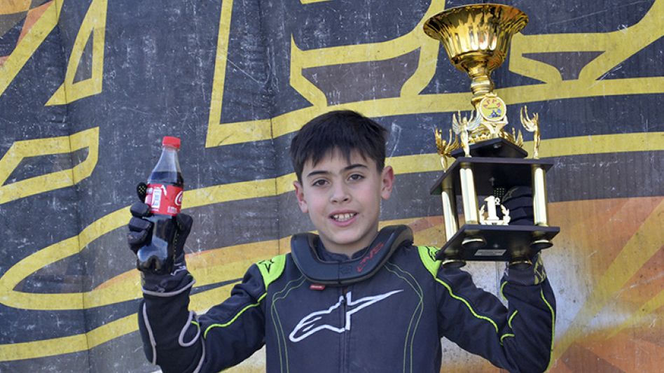 Felicidad total para Agustín Robbiani después de volver a ganar en Olavarría. Foto: gentileza APPKO.
