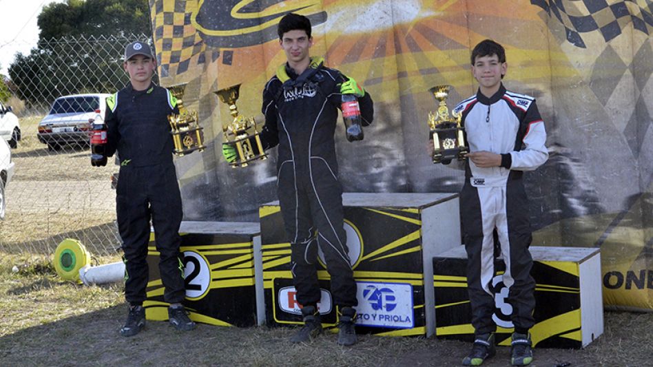 El de Chillar demostró otra vez que es el piloto a vencer en Junior 150. En el AMCO subió otra vez a lo más alto del podio. Foto: gentileza APPKO.