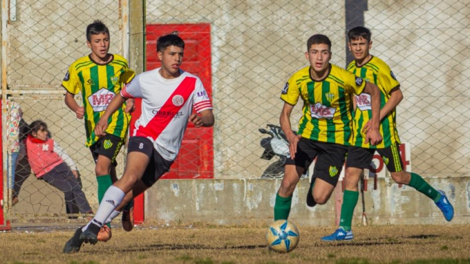 River y Piazza se enfrentaron en el Waddío Hesayne en cuatro entretenidos encuentros. Donde el villero terminó con dos victorias, la banda roja con una y en el restante igualaron. Foto: NICOLÁS MURCIA