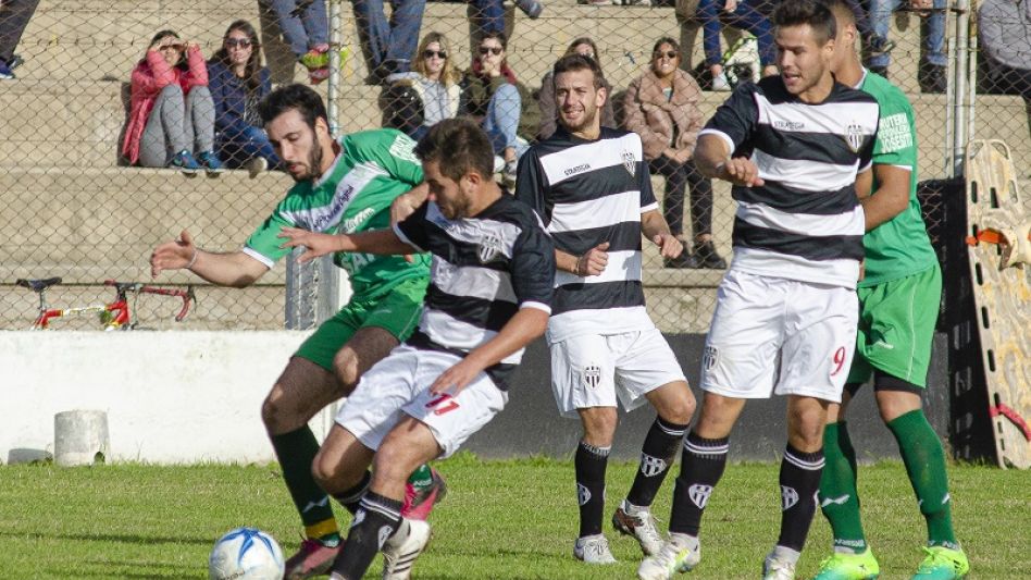 Vélez recibirá a Alumni en uno de los partidos correspondiente a la ida de los cuartos de final del Torneo Apertura de Primera División. ARCHIVO