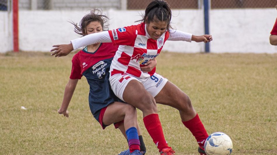 Las de Villa Fidelidad superaron a San José por 3 a 0, en la ida de los cuartos de final. NACHO CORREA
