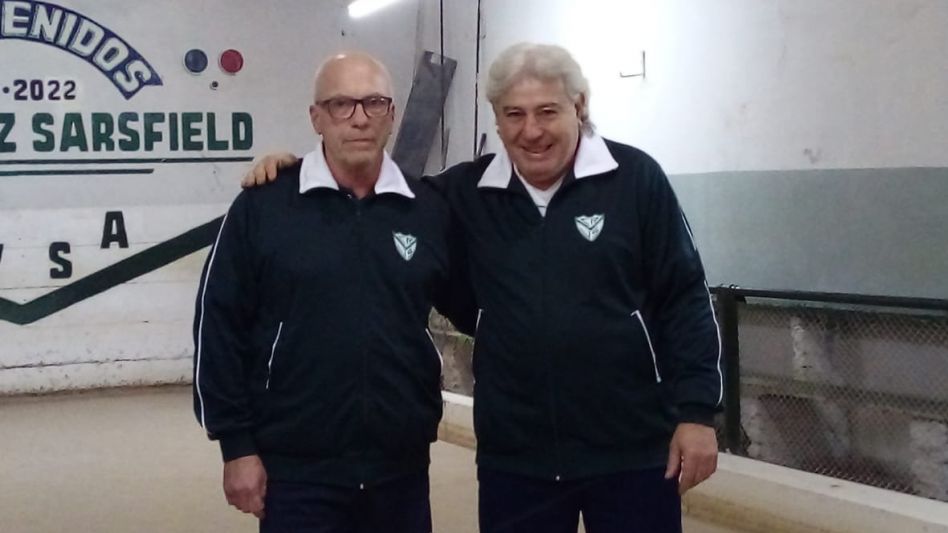 Hugo Milione y Néstor Mundo, de Vélez, estarán jugando hoy la primera final frente a San Martín, por el Torneo Oficial por Parejas.