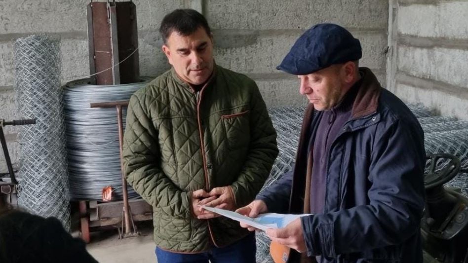 El intendente Hernán Bertellys recorrió ayer un importante emprendimiento que se está instalando en el SIPA. PRENSA MUNICIPAL