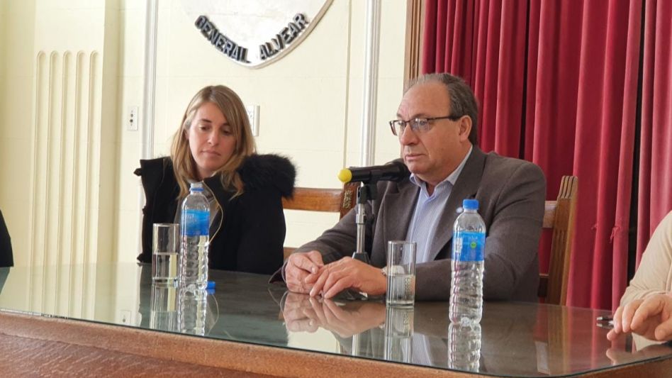 Se realizó un acto de   firma de escrituras   en la Municipalidad 