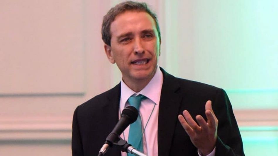 El médico cirujano Marcelo Nahin durante un tramo de la disertación que brindó días atrás en la Academia Nacional de Medicina.      GENTILEZA/MARCELO NAHIN