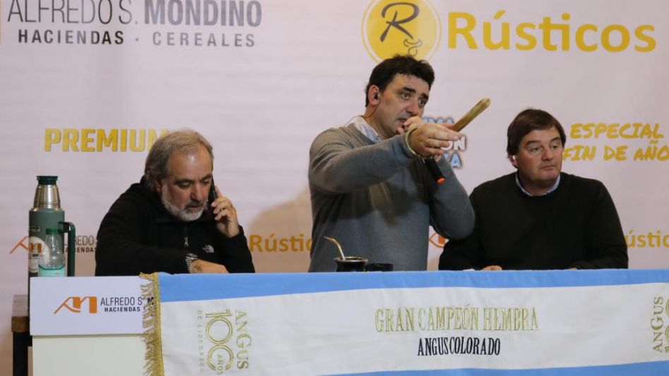 Sergio Amuchategui, Roberto Mondino y el asesor genético Juan García al frente de los Rústicos.