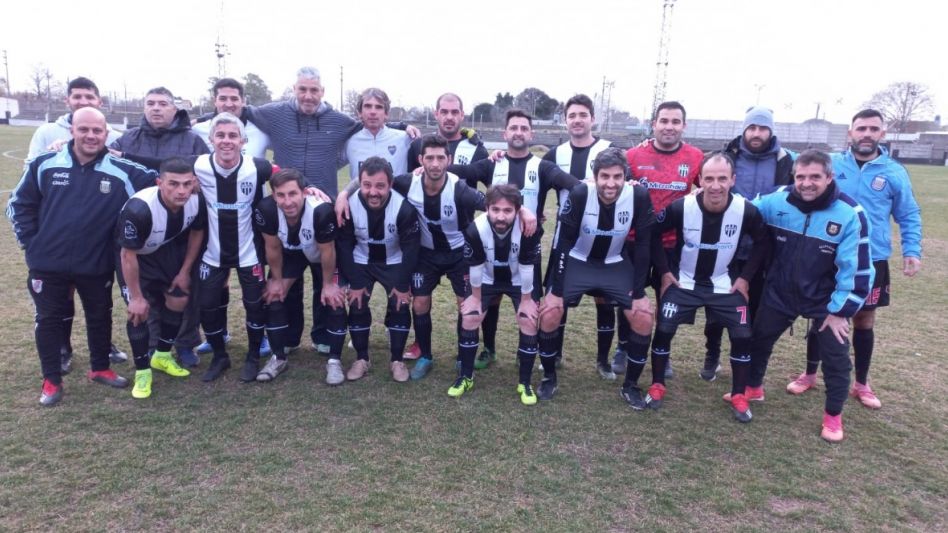 Alumni Azuleño ganó la región Azul y se clasificó a la cuarta ronda de la Copa Argentina Senior. Foto: GENTILEZA CARLOS COVELLO.
