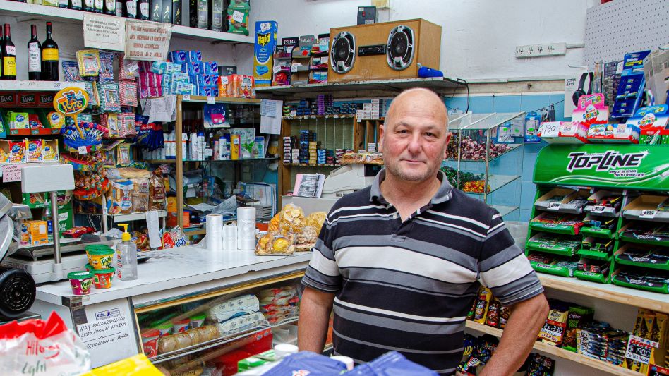 Claudio Tiso, presidente del Centro de Almaceneros Minoristas de Azul acerca del impacto del escenario económico actual en el valor de los productos esenciales. NACHO CORREA