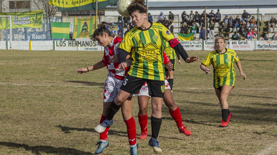 Estrellas se impuso ante el industrial por 2 a 1 y se adelantó en la serie de las semifinales de Fútbol Femenino. Foto: Nicolás Murcia.