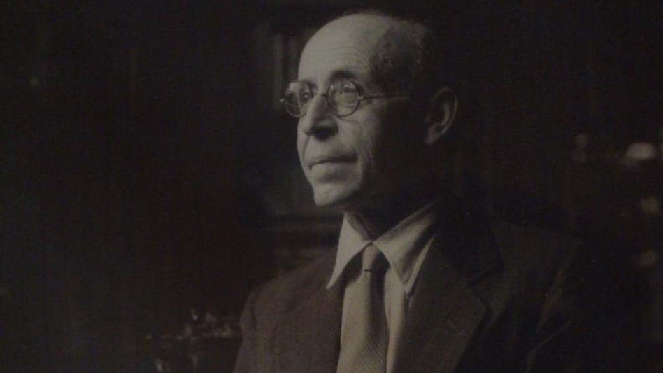 Ramón Rafael Capdevila vivió entre los años 1885 y 1978. 