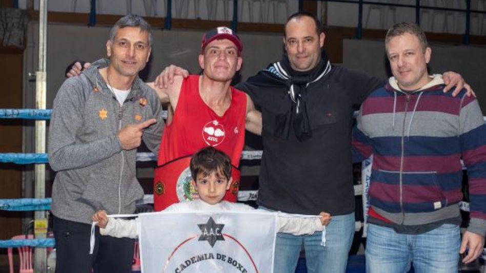Los combates más importantes fueron los que protagonizaron en el cierre de la noche, que terminó el triunfo del Colo Sosa. 