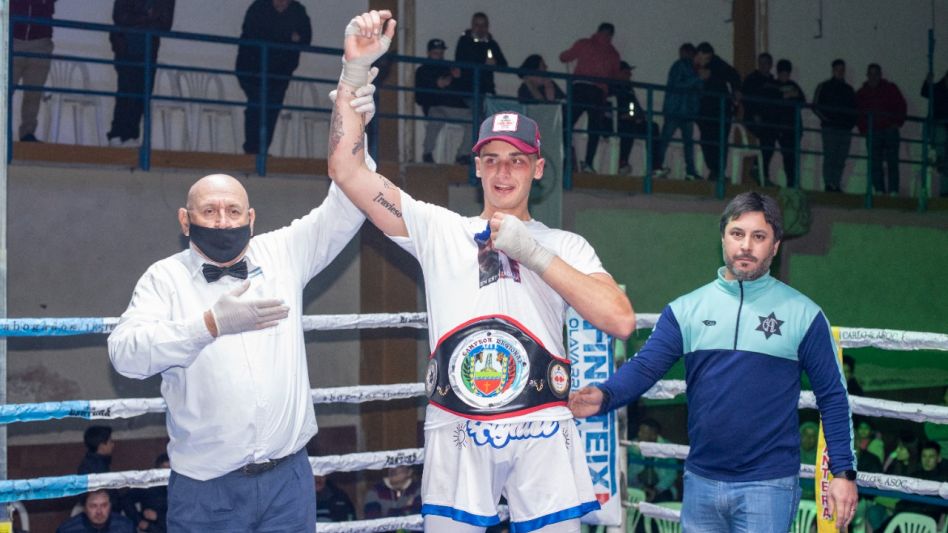 Acompañamiento de público, pese al frío de la noche del pasado sábado, y buenas peleas fueron el saldo positivo del quinto evento que se realizó en la sede del Canalla.