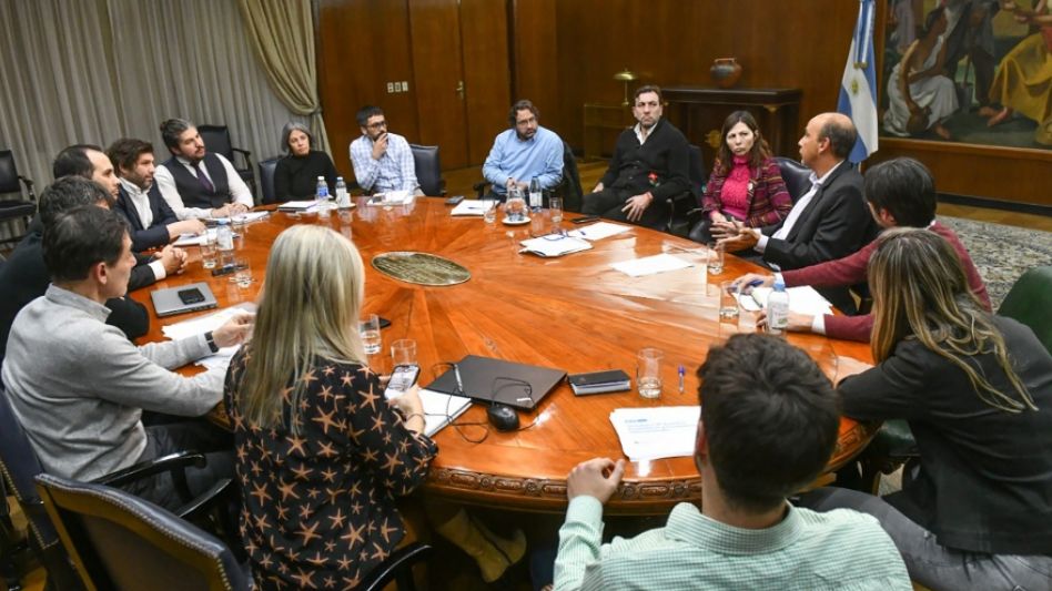 Batakis designó a su equipo y mantuvo la primera reunión de gabinete económico
