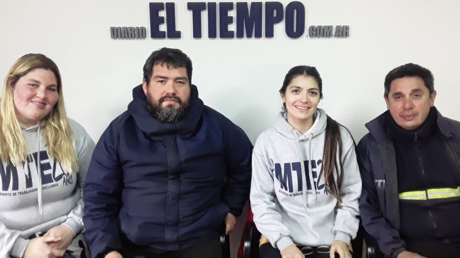 Los integrantes del MTE Belén Papuk, Gastón Blando, Natalia Lehrmann y Walter Ortíz cuando charlaron con este medio sobre la lucha por el Salario Básico Universal. AGUSTÍN SCALCINI