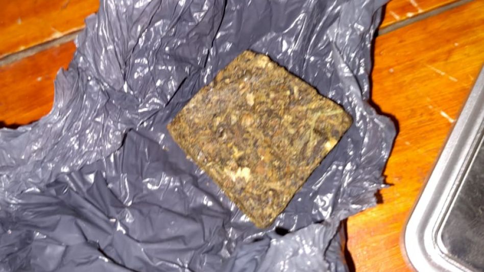  Dos azuleños que están acusados   de vender drogas seguirán presos