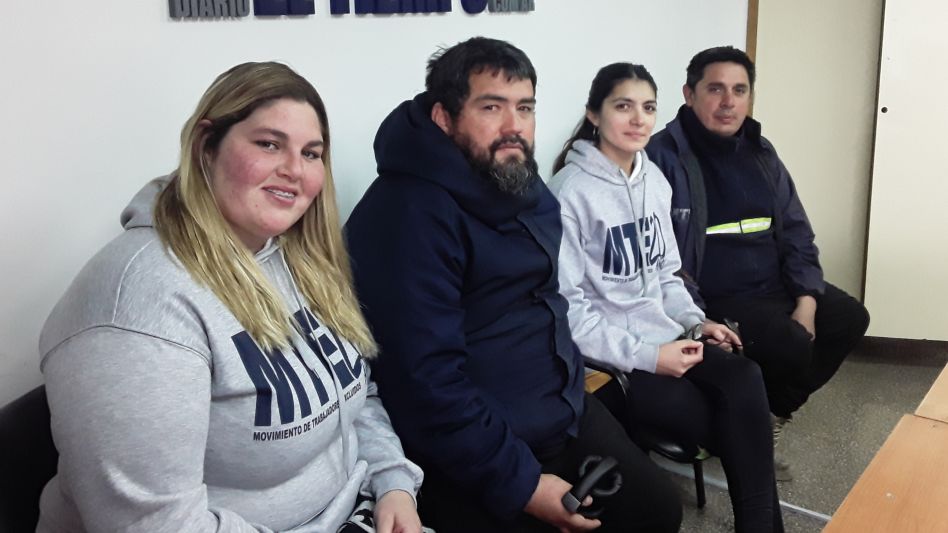 Los referentes de las distintas ramas de trabajo que tiene en esta ciudad el Movimiento de Trabajadores Excluidos (MTE) cuando visitaron la redacción de diario EL TIEMPO.  AGUSTÍN SCALCINI