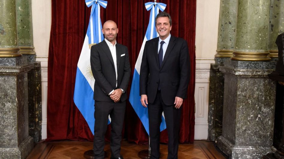Javier Mascherano fue distinguido con la mención "Juan Bautista Alberdi" en la Cámara de Diputados